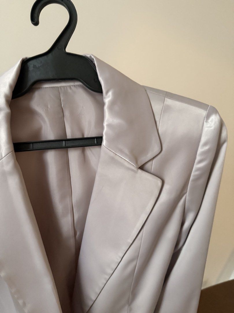 Satin Single Button Blazer (Category: Coats, Jackets and Outerwear) located in Pasig City. Submitted by riusables (Listing ID 1453896805, Image 2). Description: - Lightweight satin material - Single button front closure - Two flap pockets - Button details on cuffs - Versatile for dressing up or down - Decluttering: price negotiable .