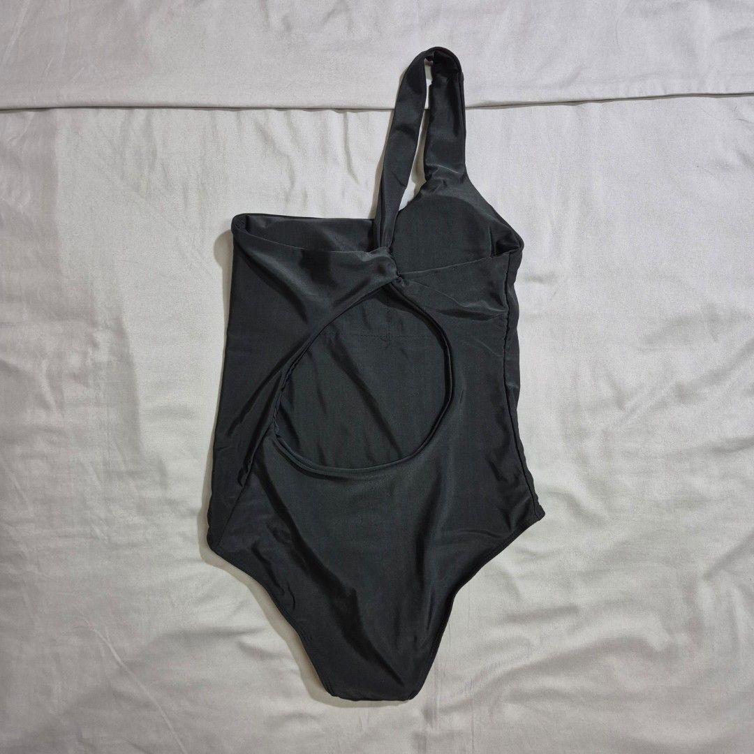 Shein Black One-Shoulder One-Piece Swimsuit (Category: Bikinis & Swimsuits) located in Caloocan City. Submitted by pamev (Listing ID 1453896298, Image 2). Description: fits S frames never used rfs: decluttering mop: gcash/maya/bdo/bpi shipping: j&t/lalamove/grab (sf to be shouldered by the buyer) loc: north caloocan.