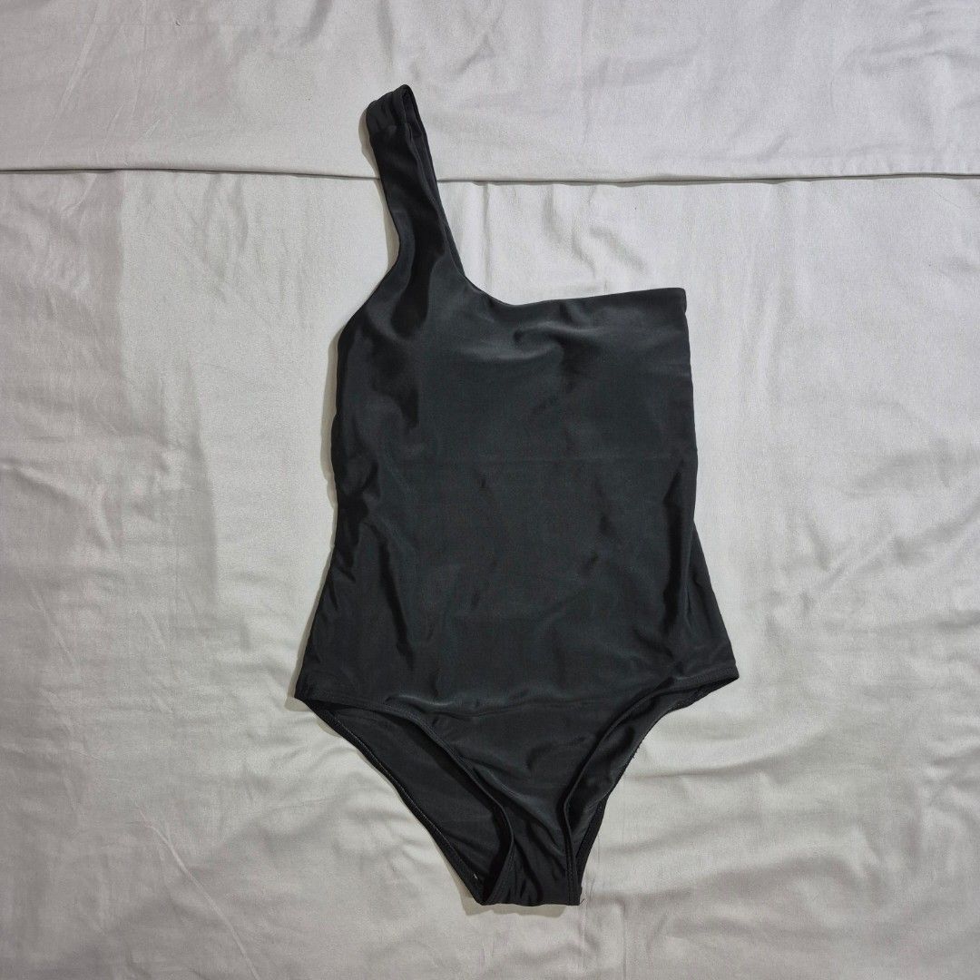 Shein Black One-Shoulder One-Piece Swimsuit (Category: Bikinis & Swimsuits) located in Caloocan City. Submitted by pamev (Listing ID 1453896298, Image 1). Description: fits S frames never used rfs: decluttering mop: gcash/maya/bdo/bpi shipping: j&t/lalamove/grab (sf to be shouldered by the buyer) loc: north caloocan.