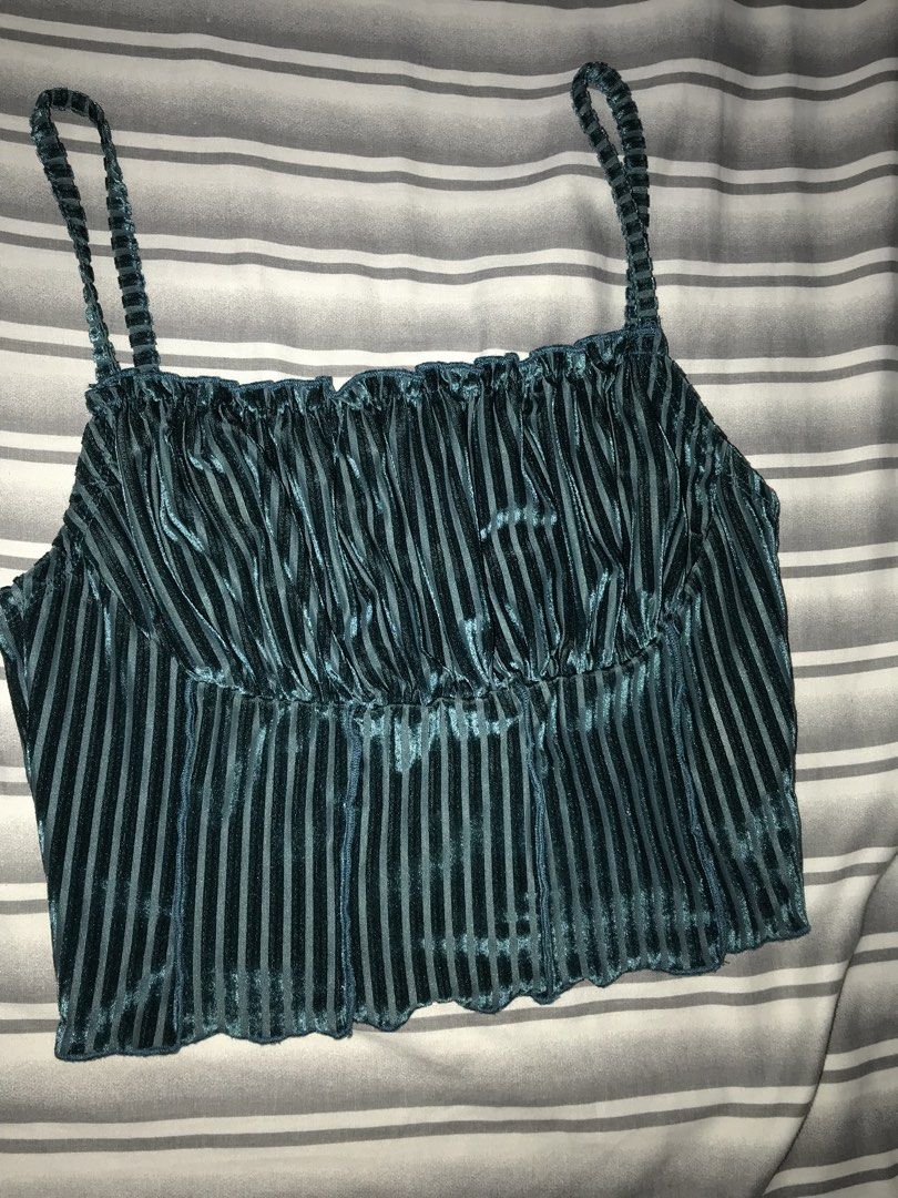 shein sleeveless top (Category: Shirts) located in Manila. Submitted by simpapi (Listing ID 1453920474, Image 1). Description: shein sleeveless top - brand new. never been used - medium on tag, also fits large (: - decluttering dm!.