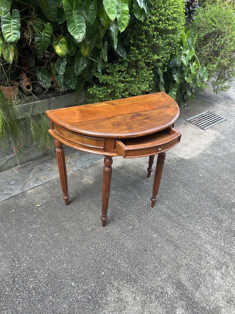 Side console table (Category: Tables & Sets) located in Singapore. Submitted by jacklee.cy (Listing ID 1453870808, Image 2). Description: Side console table length 80cm width 39cm height 71cm just varnish very nice and good condition .