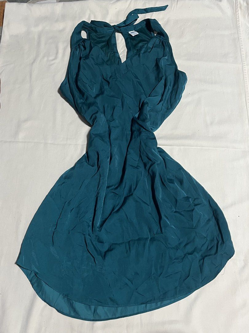 SILK DRESS (Category: Dresses) located in Bulacan. Submitted by yangg___ (Listing ID 1453973060, Image 1). Description: .