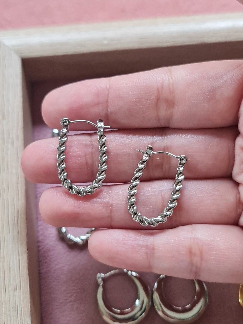 Silver Stainless Steel Hoop Earrings (Category: Earrings) located in Dasmarinas. Submitted by danabrie22 (Listing ID 1453926510, Image 2). Description: 10/10 condition brand new stainless steel.
