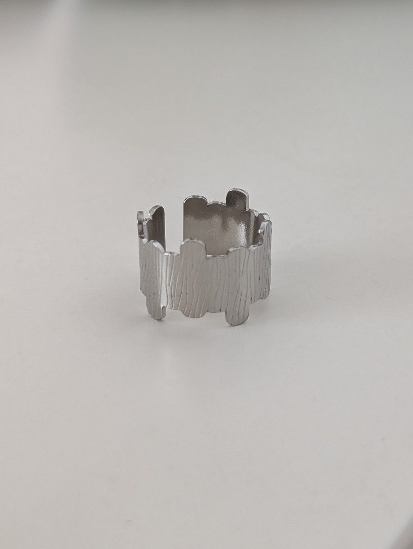 Silver texture statement ring (Category: Rings) located in Singapore. Submitted by hana08 (Listing ID 1453819944, Image 1). Description: @$8.00 + $2.00 (postage) Stainless steel material ITEM SOLD NOT EXCHANGEABLE AND NON REFUNDABLE..