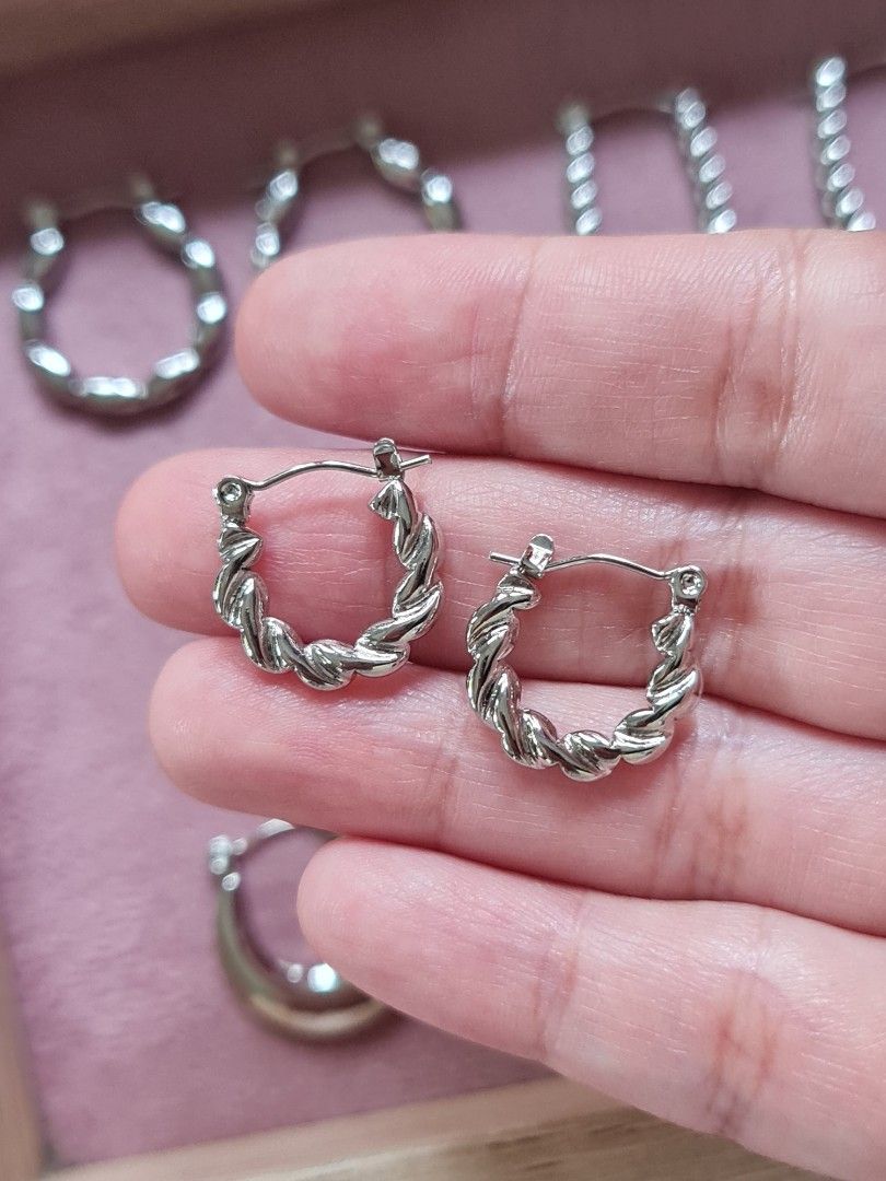 Simple Silver Stainless Steel Hoop Earrings (Category: Earrings) located in Dasmarinas. Submitted by danabrie22 (Listing ID 1453929807, Image 1). Description: 10/10 condition brand new stainless steel.