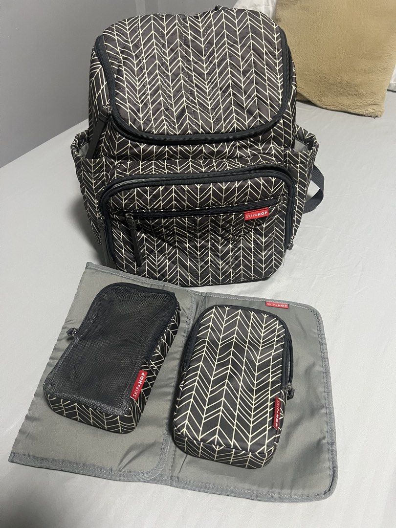 Skiphop Baby Bag (Category: Other Babies Going Out Needs) located in Manila. Submitted by zapantaesther (Listing ID 1453876972, Image 3). Description: Skiphop baby bag .