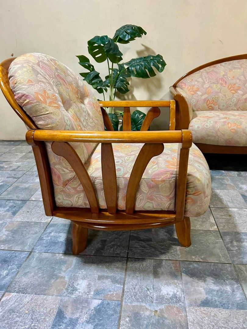 Sofa (Category: Sofas) located in Meycauayan. Submitted by marygracecasimiro (Listing ID 1453943896, Image 3). Description: Imported Solid Wood Karimoku Brand Sofa Set from Japan P22,000 lang mga suki/ Last Price na yan🥰 60x25x31in/ 2 Seater Sofa 28x25x31in/ Single Solid Wood Single Sofa/ Swivel Pwede sa Maselan Heavy duty No issue Good Condition💚💚 Minor Scratch From Japan.