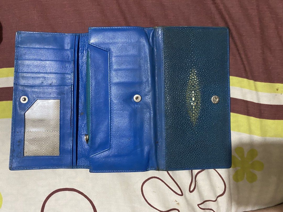 Stingray Long Wallet (Category: Wallets & Card holders) located in Quezon City. Submitted by fujiapple_ (Listing ID 1453872613, Image 3). Description: Rfs: decluttering - no refunds - loc: san juan city.