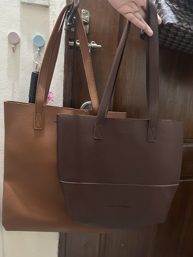 Straightforward tote bags (brown) (Category: Tote Bags) located in Manila. Submitted by preovedbykochi (Listing ID 1453936686, Image 2). Description: Buy both for 600! Only used once or twice .