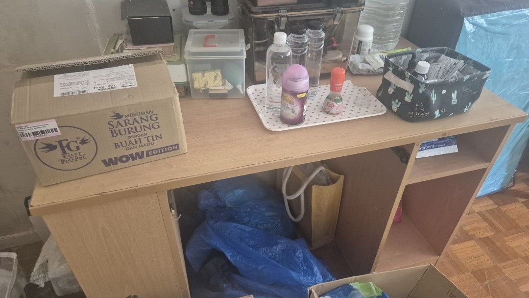 Study Table (Category: Other Food & Drinks) located in Kuala Lumpur. Submitted by kucingenius (Listing ID 1453905482, Image 1). Description: RM90. pickup at bukit antarabangsa.