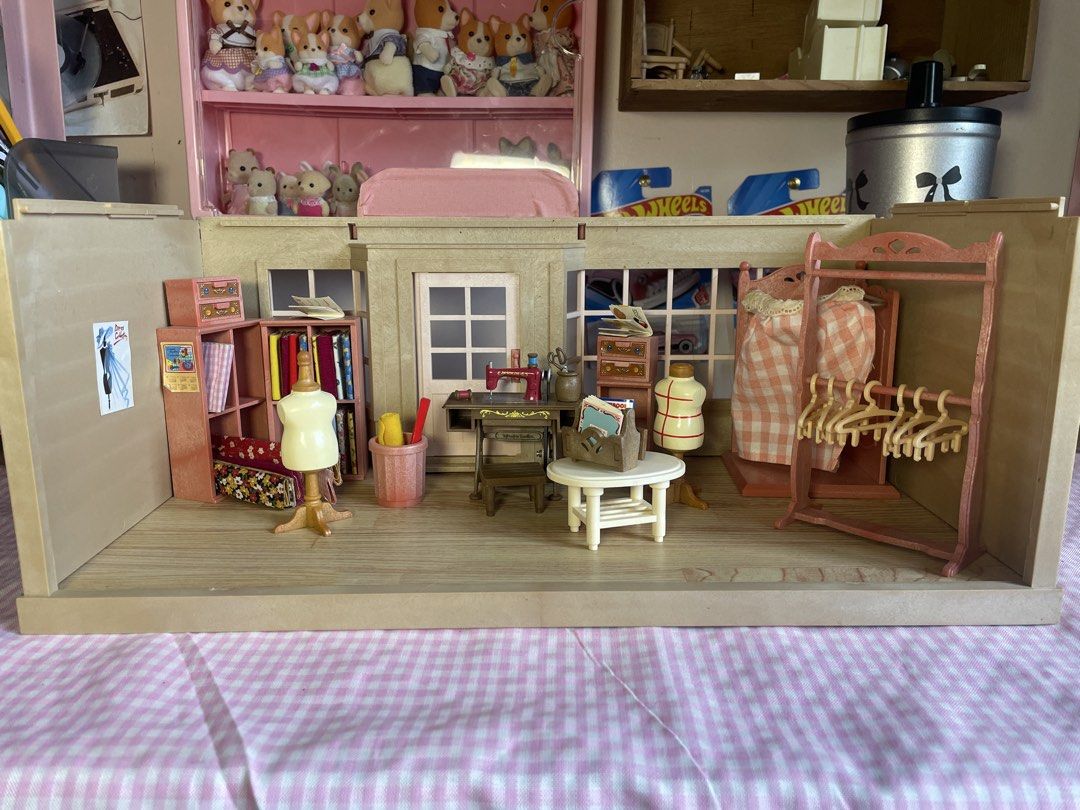 Sylvanian Families Dressmaker (Category: Kids Toys) located in Tuba. Submitted by pinkpicker (Listing ID 1453868730, Image 2). Description: Missing pieces .
