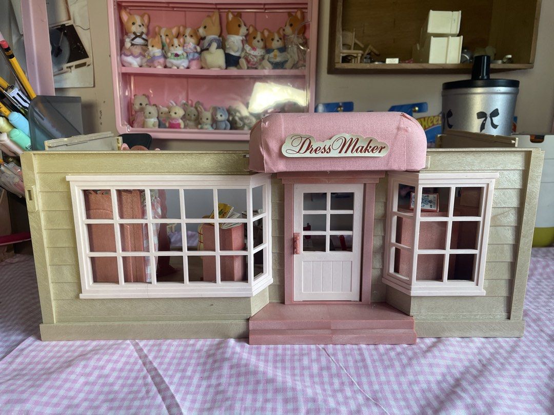 Sylvanian Families Dressmaker (Category: Kids Toys) located in Tuba. Submitted by pinkpicker (Listing ID 1453868730, Image 3). Description: Missing pieces .
