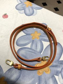 (Category: ) located in . Submitted by missss.preloved (Listing ID 1453936612, Image 1). Description: .