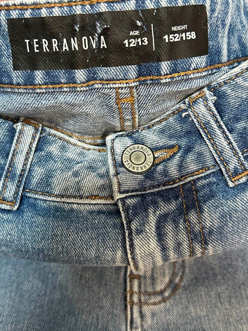 Terranova Kids Denim Cargo Jeans (Category: Babies & Kids Fashion) located in Manila. Submitted by mami.aus (Listing ID 1453895412, Image 2). Description: Terranova Denim Cargo Pants Kids 12-13.