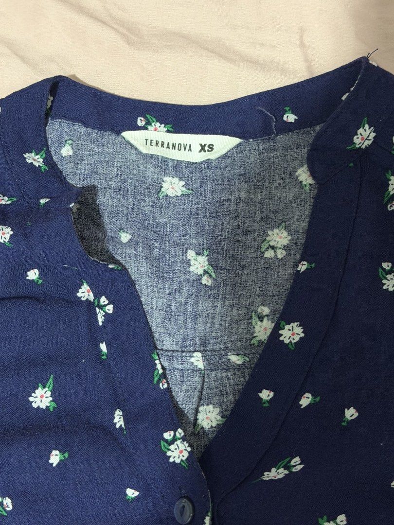 Terranova Navy Long Sleeve Blouse XS (Category: Blouses) located in Manila. Submitted by klntntt (Listing ID 1453931310, Image 2). Description: - Size: XS.