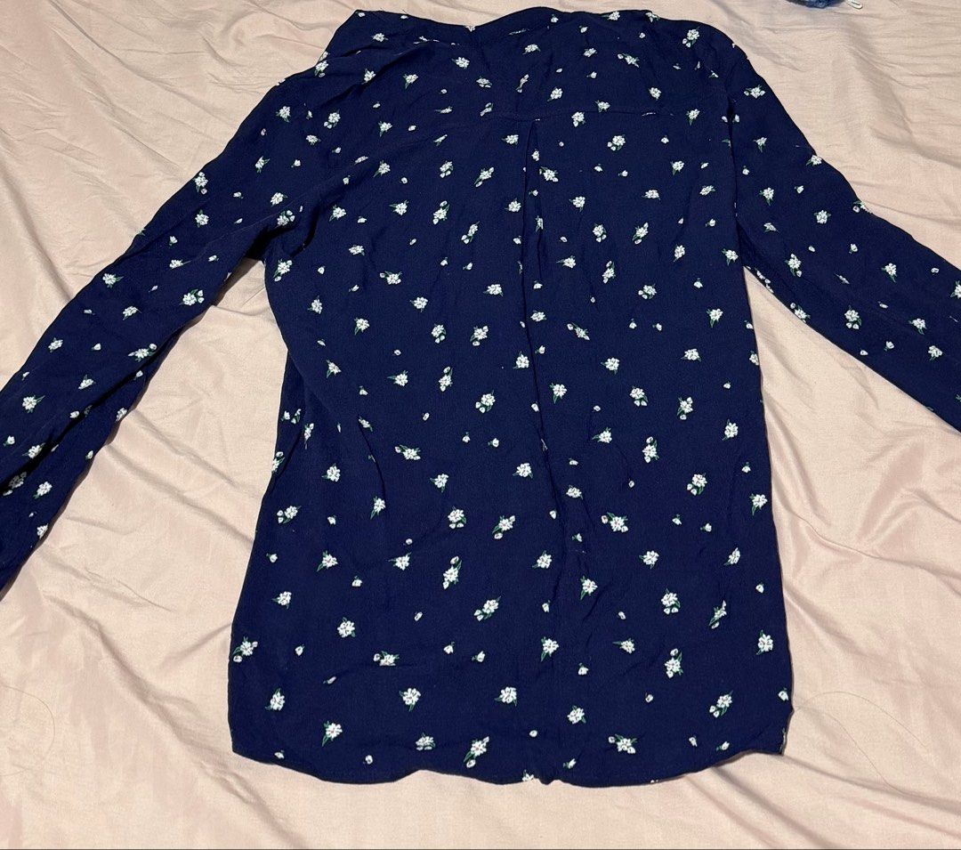 Terranova Navy Long Sleeve Blouse XS (Category: Blouses) located in Manila. Submitted by klntntt (Listing ID 1453931310, Image 3). Description: - Size: XS.