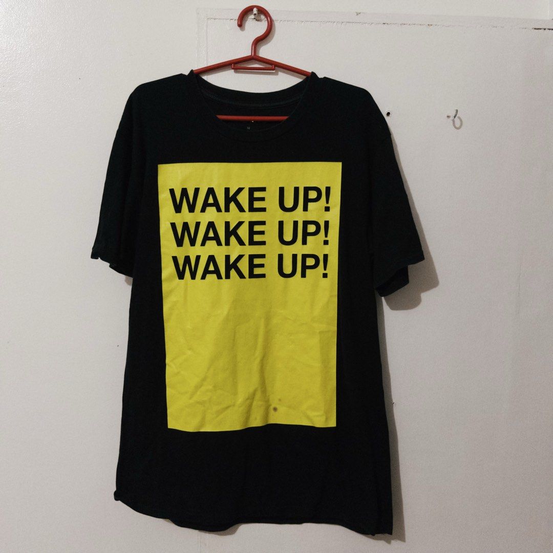 the 1975 wake up shirt size M (Category: Tshirts & Polo Shirts ) located in Cabanatuan. Submitted by halladays (Listing ID 1453943074, Image 1). Description: • bought during a brief inquiry into online relationships tour last 2019 at moa arena • kindly refer to second image for defect • price is still negotiable.