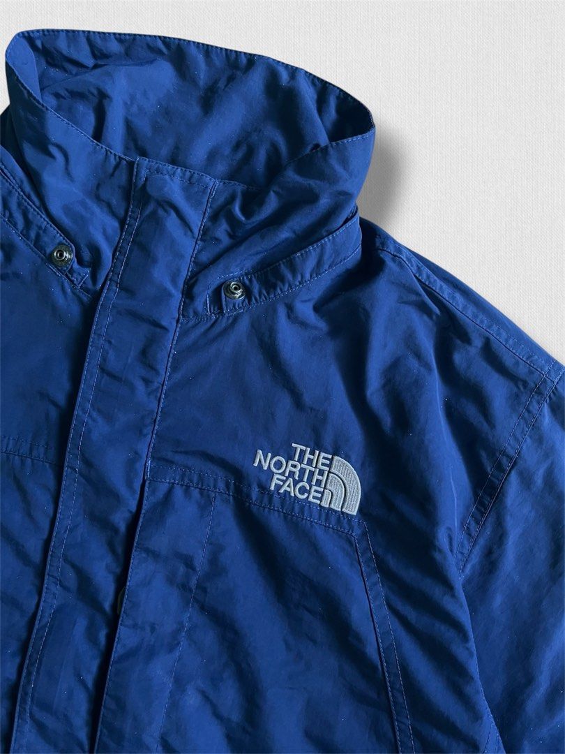 The North Face Goretex jacket (Category: Hiking & Camping) located in Cebu City. Submitted by northdrip.threadd (Listing ID 1453899440, Image 3). Description: The North Face Goretex jacket (Removable hood) Width: 23 Length: 27.2 M on tag, best fits to L Complete tags Needs deep washing Condition: 10/10 Color rate: 10/10 ₱799 Free shipping 🚚JNT.