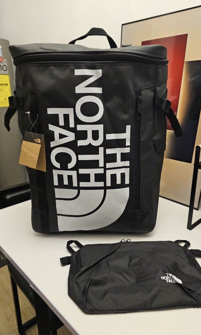 TNF explore basecamp 2 (Category: Backpacks) located in Quezon City. Submitted by icollectionstuff (Listing ID 1453976291, Image 2). Description: ‼️AVAILABLE NOW❗️❗️ TNF Explorer Basecamp II with detachable pouch Php 3000 📌Limited Stocks‼️ 📍Payment Via Gcash 📍Additional Shipping fee via Lalamove nearby or pick up or meet up 📍Victoria Sports tower kamuning QC Pm me for interested.
