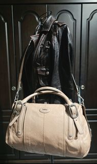 (Category: ) located in . Submitted by fine_closet83 (Listing ID 1453951413, Image 1). Description: .
