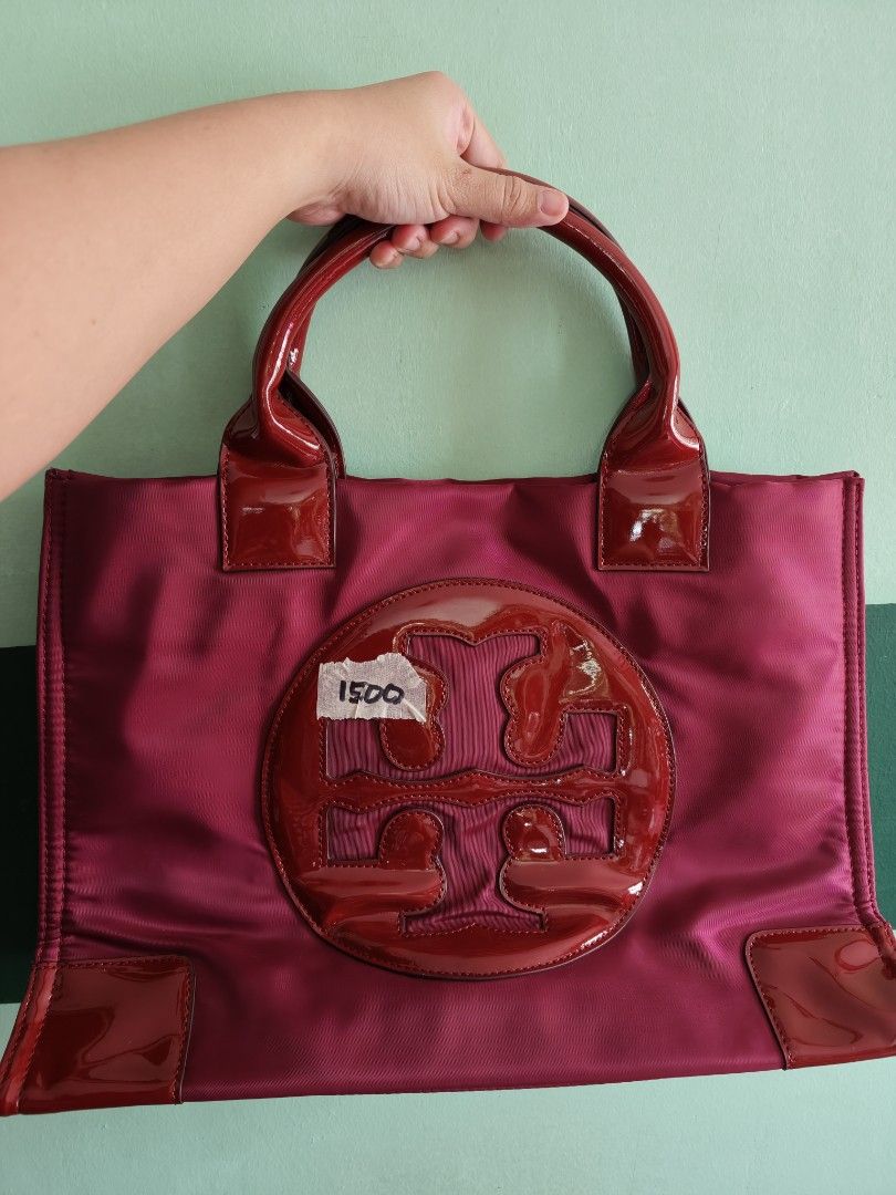 Tory Burch Nylon Tote Bag (Category: Luxury Bags & Wallets) located in Quezon City. Submitted by jaaiimss (Listing ID 1453830068, Image 1). Description: Brand: Tory Burch Color: Maroon Style: Tote bag Size: 15in x 11in 📍Quezon City ✅ payment first 💸 Gcash/BPI 📦 Lalamove/J&T Buyer will shoulder delivery fee.