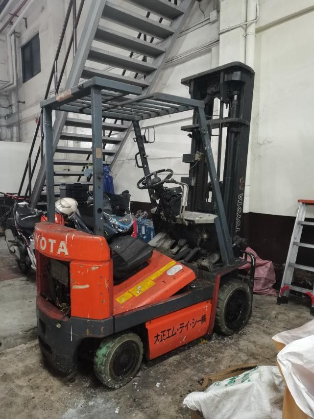 Toyota Forklift (Category: Industrial Equipment) located in Manila. Submitted by kimswatches (Listing ID 1453860805, Image 1). Description: Toyota Forklift as is where is not working.