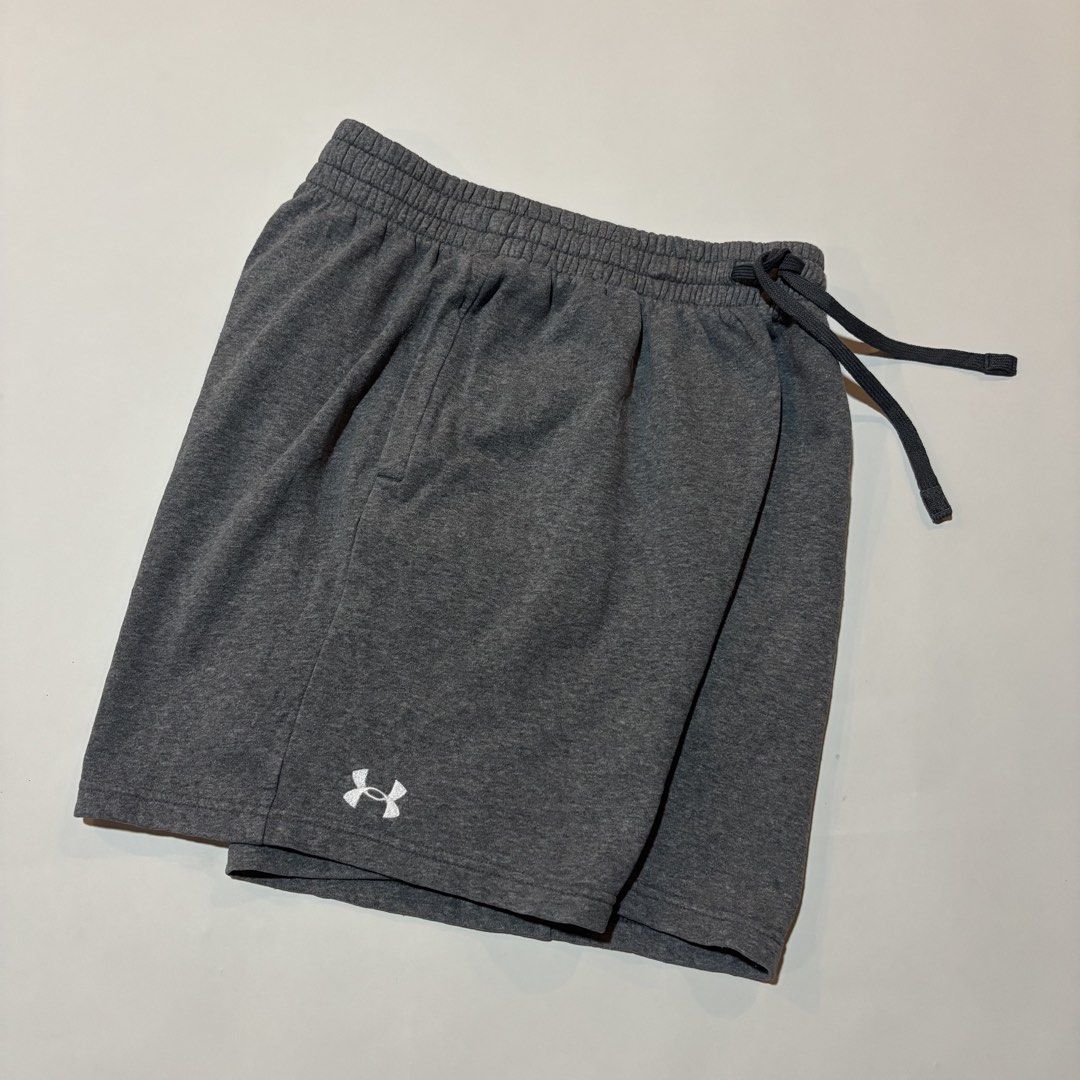 Under Armour Grey Sweat Shorts Size LG (Category: Shorts) located in Dipolog. Submitted by dionato (Listing ID 1453968818, Image 3). Description: 30-34x17.5 - Grey Under Armour sweat shorts - Size: Large (LG) fits to XL - Elastic waistband with drawstring - Under Armour logo on left leg - Text logo down the right side - Made in Vietnam - Ideal for lounging or workouts.