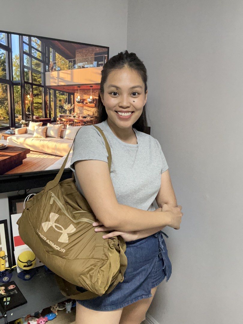 Under armour packable duffle bag 25L (Category: Backpacks) located in Calamba. Submitted by biyanggg (Listing ID 1450093517, Image 2). Description: W paperbag.
