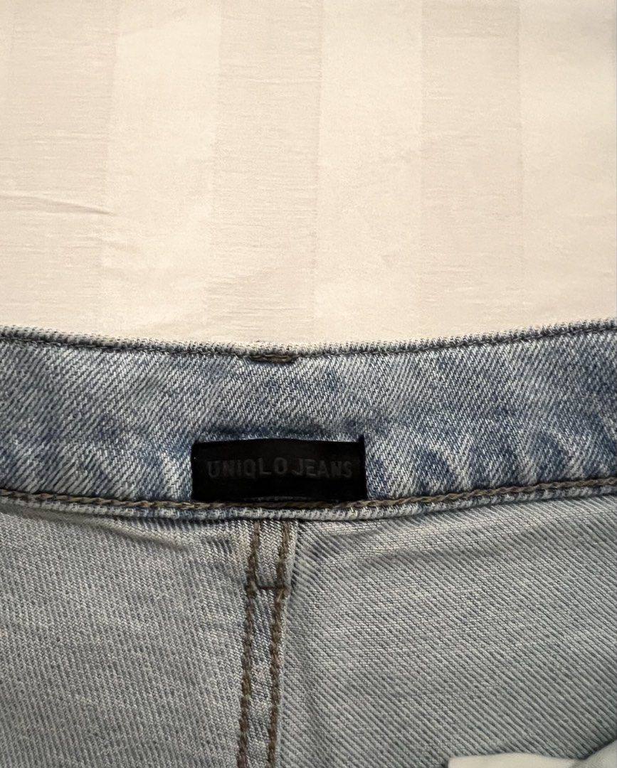 Uniqlo Men’s Jeans (Category: Jeans) located in Quezon City. Submitted by inthefrow (Listing ID 1453905522, Image 2). Description: - Preloved - Lightwash and easy fit in 💯% cotton - Waist 68-76cm - Ultra comfortable • Best price already .