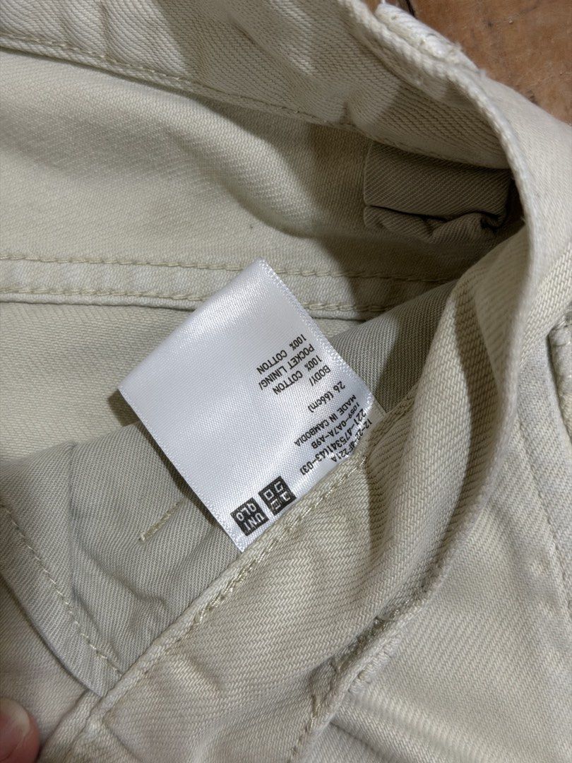 Uniqlo jeans (Category: Jeans) located in Davao. Submitted by declutter29731 (Listing ID 1453949514, Image 3). Description: Waist 28-29 Length 39.