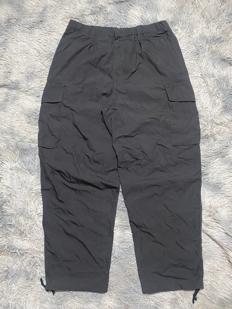 Uniqlo U wideleg cargo pants (Category: Trousers) located in Cabagan. Submitted by rangi0905 (Listing ID 1454002472, Image 2). Description: 34-36w 41length 9hem no issue.