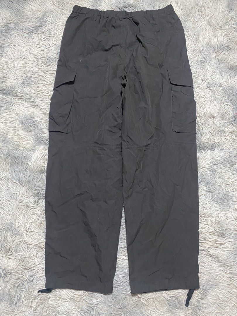 Uniqlo U wideleg cargo pants (Category: Trousers) located in Cabagan. Submitted by rangi0905 (Listing ID 1454002472, Image 1). Description: 34-36w 41length 9hem no issue.