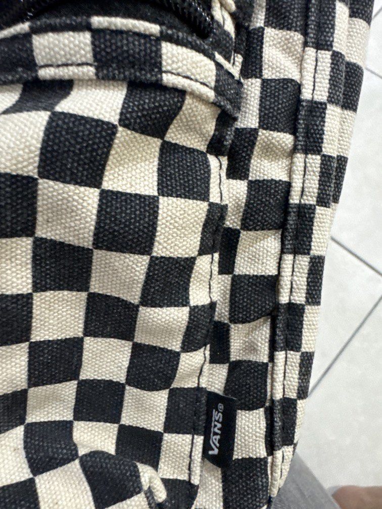 VANS (Category: Belt bags, Clutches and Pouches) located in Kuching. Submitted by duatxstore (Listing ID 1453944913, Image 3). Description: VANS SMALL BAG.