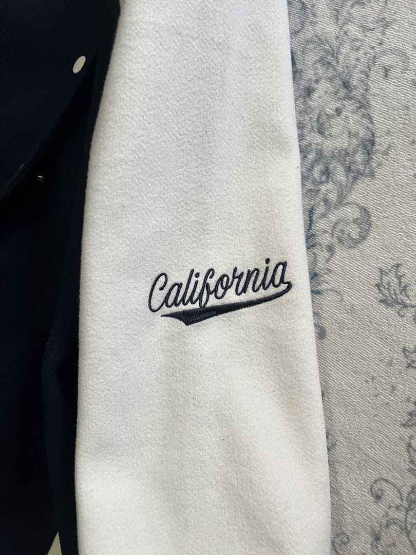 Varsity Jacket (Category: Coats, Jackets and Outerwear) located in Shah Alam. Submitted by maeleman (Listing ID 1453877902, Image 2). Description: .
