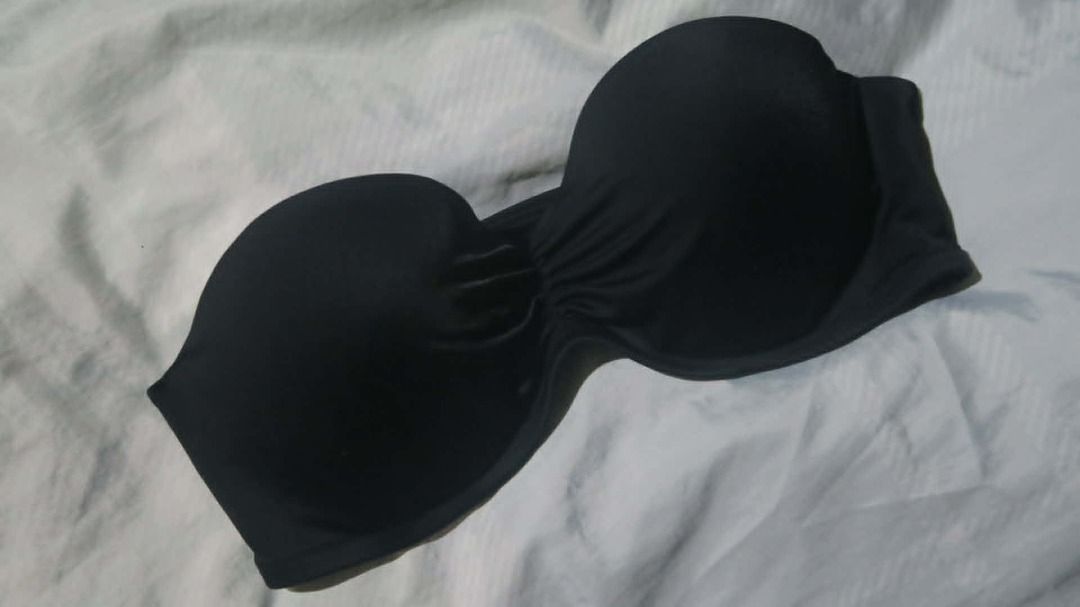 Victoria's Secret Black Strapless Bra (Category: Undergarments & Loungewear) located in Makati City. Submitted by cher._. (Listing ID 1453880490, Image 1). Description: Size: 32B.