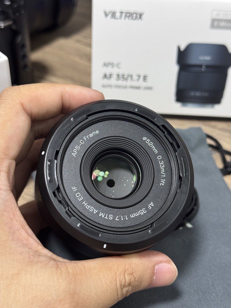 VILTROX 35mm f1.7 E mount (Category: Lens & Kits) located in Caloocan City. Submitted by leomordwan82526 (Listing ID 1453970344, Image 3). Description: Selling my viltrox 35mm for sony e mount Complete Slight scratch sa lens guard dahil pag pinapatong No issue Di masyadong gamit because of kitlens Rfs: Bought another lens Slightly nego Pwede din pa deliver.