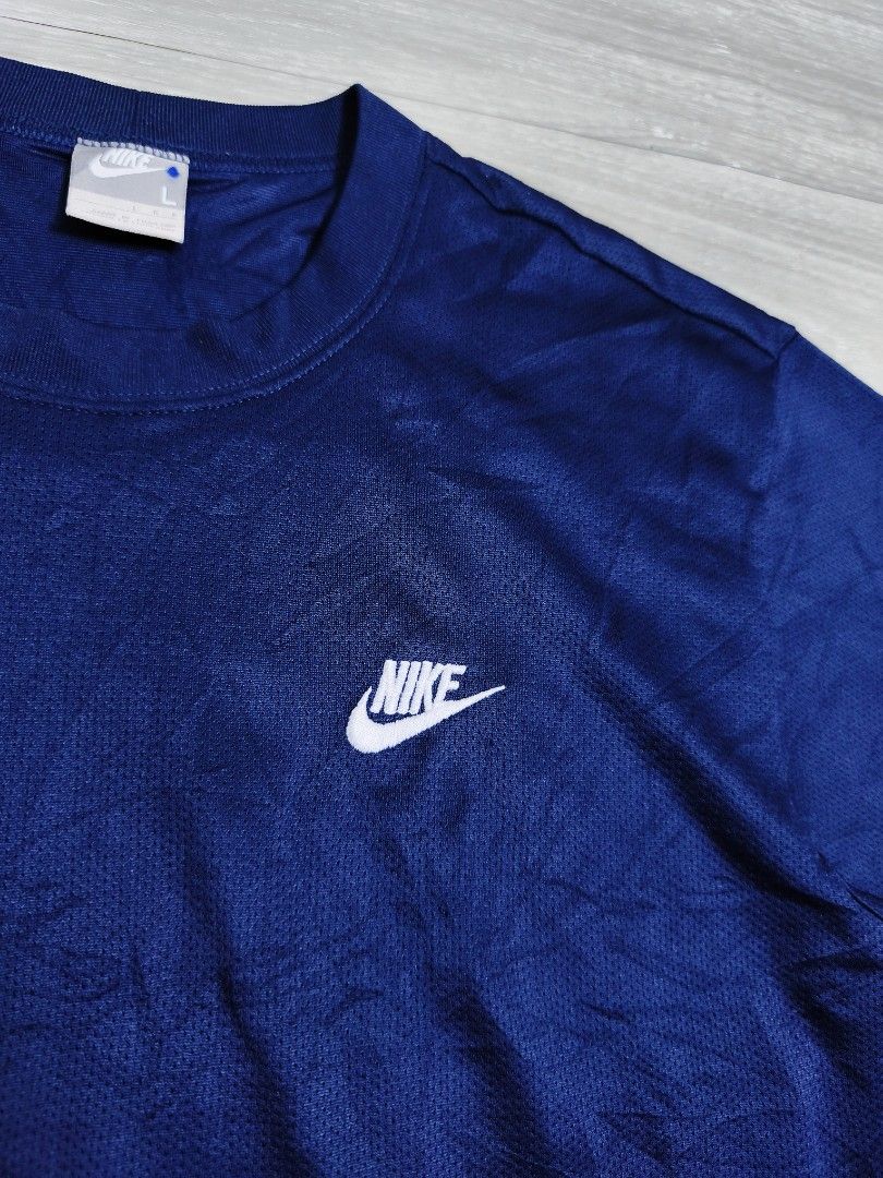 Vintage 2000s Nike activewear (Category: Tshirts & Polo Shirts ) located in Paranaque City. Submitted by pickersform (Listing ID 1453954465, Image 2). Description: Vintage 2000s Nike activewear size Large width: 22 / length: 28 embroidered logo - Ideal for casual wear or sports activities excellent condition no flaws .