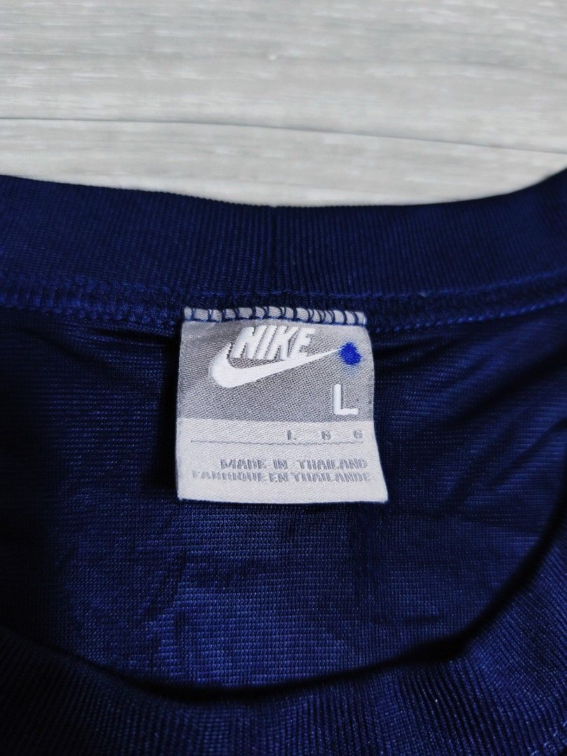 Vintage 2000s Nike activewear (Category: Tshirts & Polo Shirts ) located in Paranaque City. Submitted by pickersform (Listing ID 1453954465, Image 3). Description: Vintage 2000s Nike activewear size Large width: 22 / length: 28 embroidered logo - Ideal for casual wear or sports activities excellent condition no flaws .