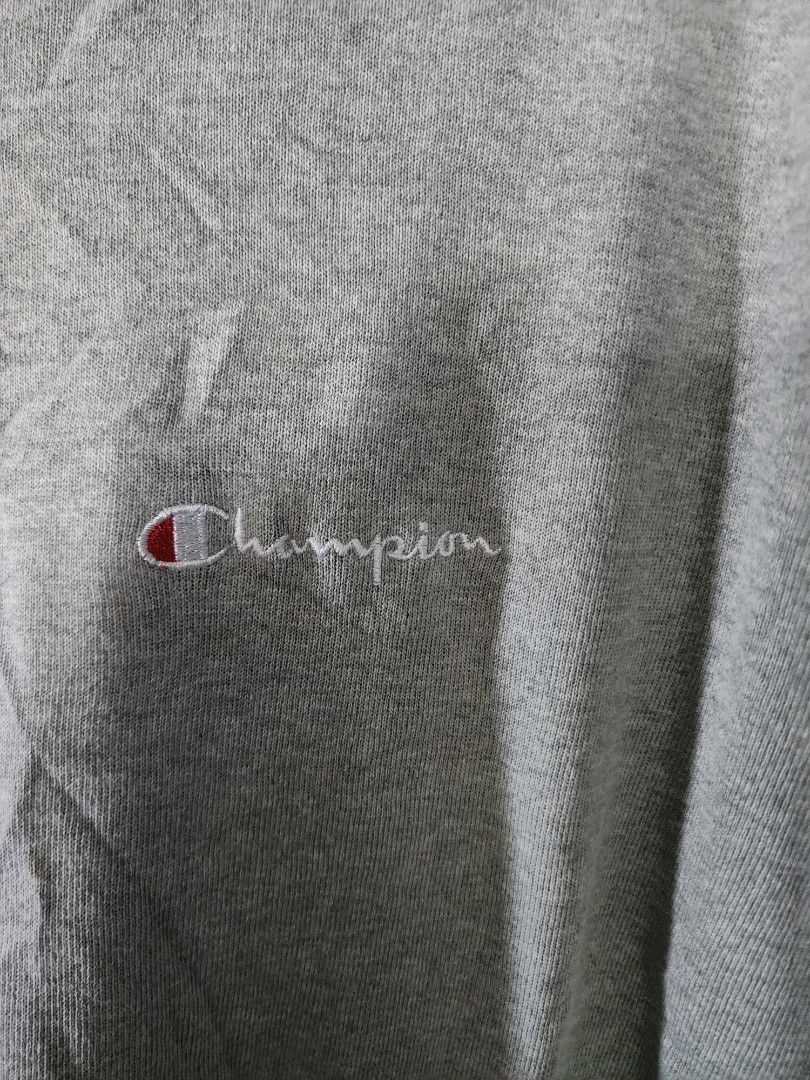 Vintage champion pullover hoodie (Category: Coats, Jackets and Outerwear) located in Real. Submitted by raphy2019 (Listing ID 1453893681, Image 3). Description: .