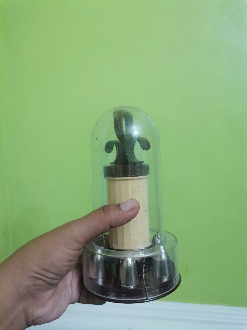 Vintage Kitchen cake decorating icing syringe set (Category: Other Kitchenware & Tableware) located in Magdalena. Submitted by ckvf032922 (Listing ID 1453960316, Image 1). Description: - Unique vintage kitchen gadget - Features a clear, intact dome - Base includes metal attachments - Perfect for collectors or lovers of retro kitchenware - Sold as is.