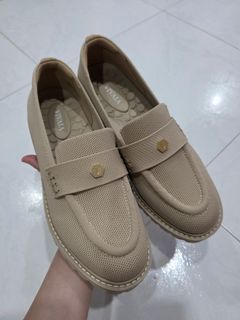 (Category: ) located in . Submitted by wardrobe_maniac__ (Listing ID 1453954075, Image 1). Description: .