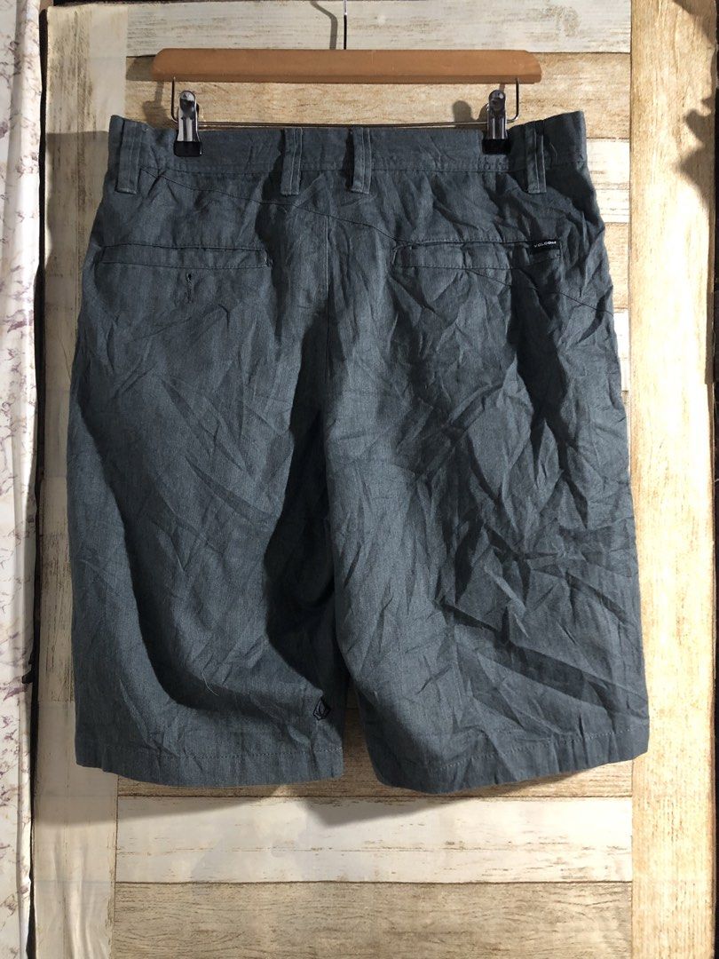 Volcom Walk Shorts Size 32 (Category: Shorts) located in Maasin. Submitted by trippythirftyyy (Listing ID 1453959593, Image 2). Description: - Grey Volcom shorts - Size 32 - Button and zip closure - Two side pockets - Two back pockets - Small Volcom logo detail on left leg hem - Ideal for casual wear.