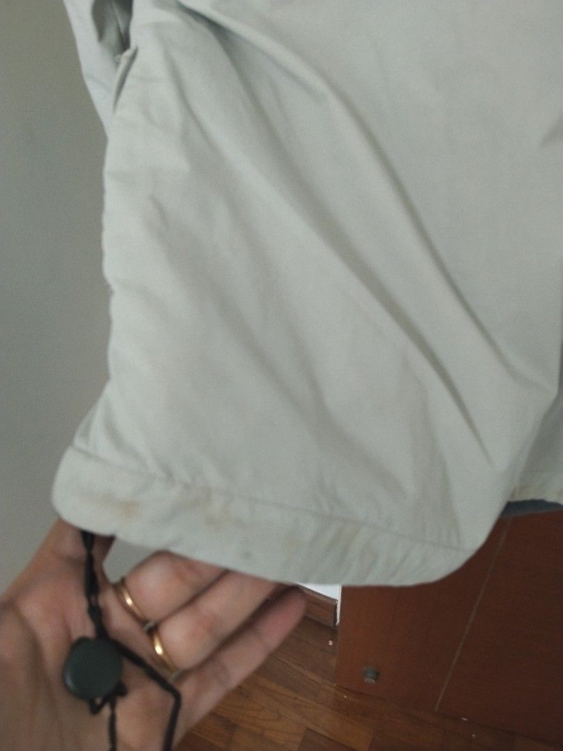 Winter jacket (Category: Coats, Jackets and Outerwear) located in Singapore. Submitted by swifttree_f77558 (Listing ID 1453830168, Image 2). Description: Good quality. Reversible can be used both sides. Kept for sometime. The elastic bands are no longer stretchable. You can cut them too. Can check before buying. Can meet at other mrt stations too. .