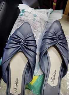 (Category: ) located in . Submitted by selling__preloved (Listing ID 1453995701, Image 1). Description: .