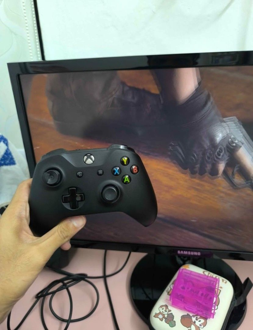 Xbox One Wireless Controller (Category: Controllers) located in Kulim. Submitted by mohammadri04544 (Listing ID 1453822608, Image 1). Description: - Black Xbox Wireless Controller - Excellent working condition - Responsive buttons and joysticks - Wireless connectivity for Xbox and PC - Ready for your next gaming session.