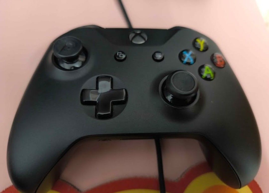 Xbox One Wireless Controller (Category: Controllers) located in Kulim. Submitted by mohammadri04544 (Listing ID 1453822608, Image 2). Description: - Black Xbox Wireless Controller - Excellent working condition - Responsive buttons and joysticks - Wireless connectivity for Xbox and PC - Ready for your next gaming session.
