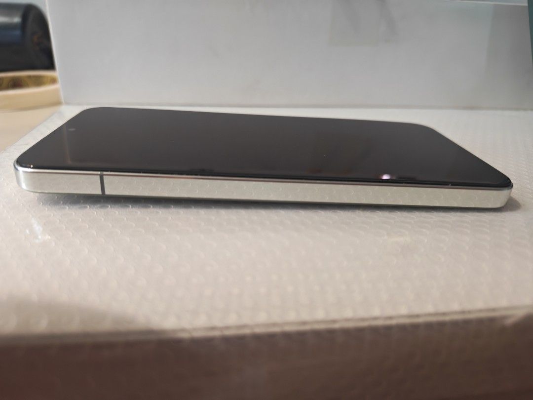 Xioami 13 (Category: Xiaomi) located in Quezon City. Submitted by tommychristian (Listing ID 1453930740, Image 1). Description: Xiaomi 13 (Global Variant) Specs: Snapdragon 8 Gen 2 processor 8GB ram 6.36" AMOLED display, 120Hz refresh rate Leica-tuned triple camera (50MP main) 4500mAh battery, 67W fast charging Xiaomi HyperOS 2.0 version 2.0.203.0.VMCMIXM / Android 15 Good condition / 8/10 — minor signs of use, fully functional. Has little scratc