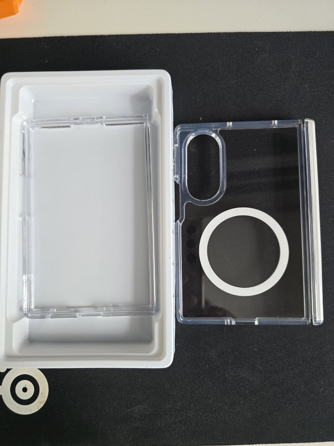 z_fold_8_case_with_stand_1785912469_04b90a91_progressive.jpg