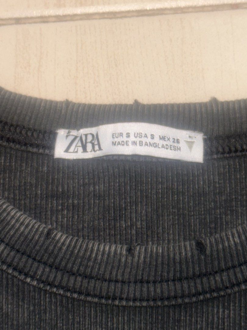 Zara Black Crop Tee (Category: Others Tops) located in Cebu City. Submitted by cookies.475 (Listing ID 1453953114, Image 2). Description: Never worn, official Zara.