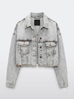 (Category: ) located in . Submitted by offthecloset.byg (Listing ID 1453826066, Image 1). Description: .